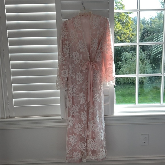 Odette Barsa robe - Picture 2 of 7